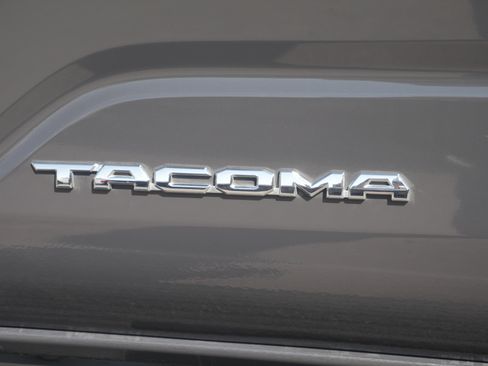 Used 2024 Toyota Tacoma SR5 AWD/4WD image 16