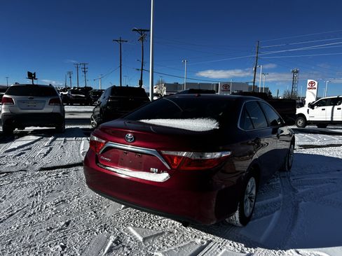 Used 2017 Toyota Camry LE image 5