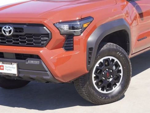 Certified 2025 Toyota Tacoma TRD Off-Road AWD/4WD image 5