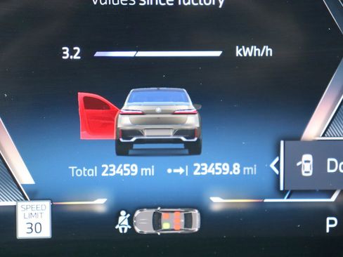 Used 2023 BMW i7 xDrive60 AWD/4WD image 32