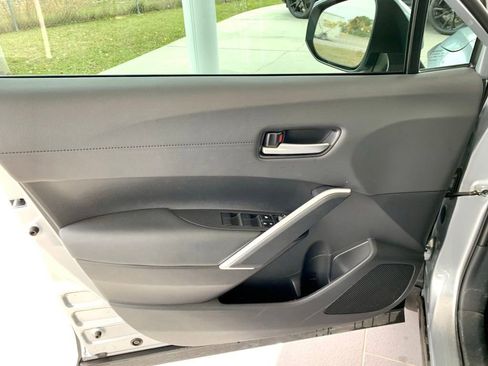 Used 2023 Toyota Corolla Cross XLE w/ Convenience Package image 10