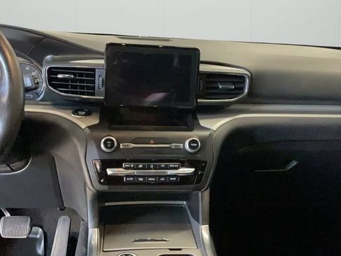 Used 2020 Ford Explorer XLT w/ Equipment Group 202A AWD/4WD image 22