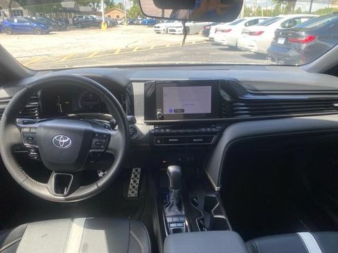 Used 2025 Toyota Camry SE FWD image 9