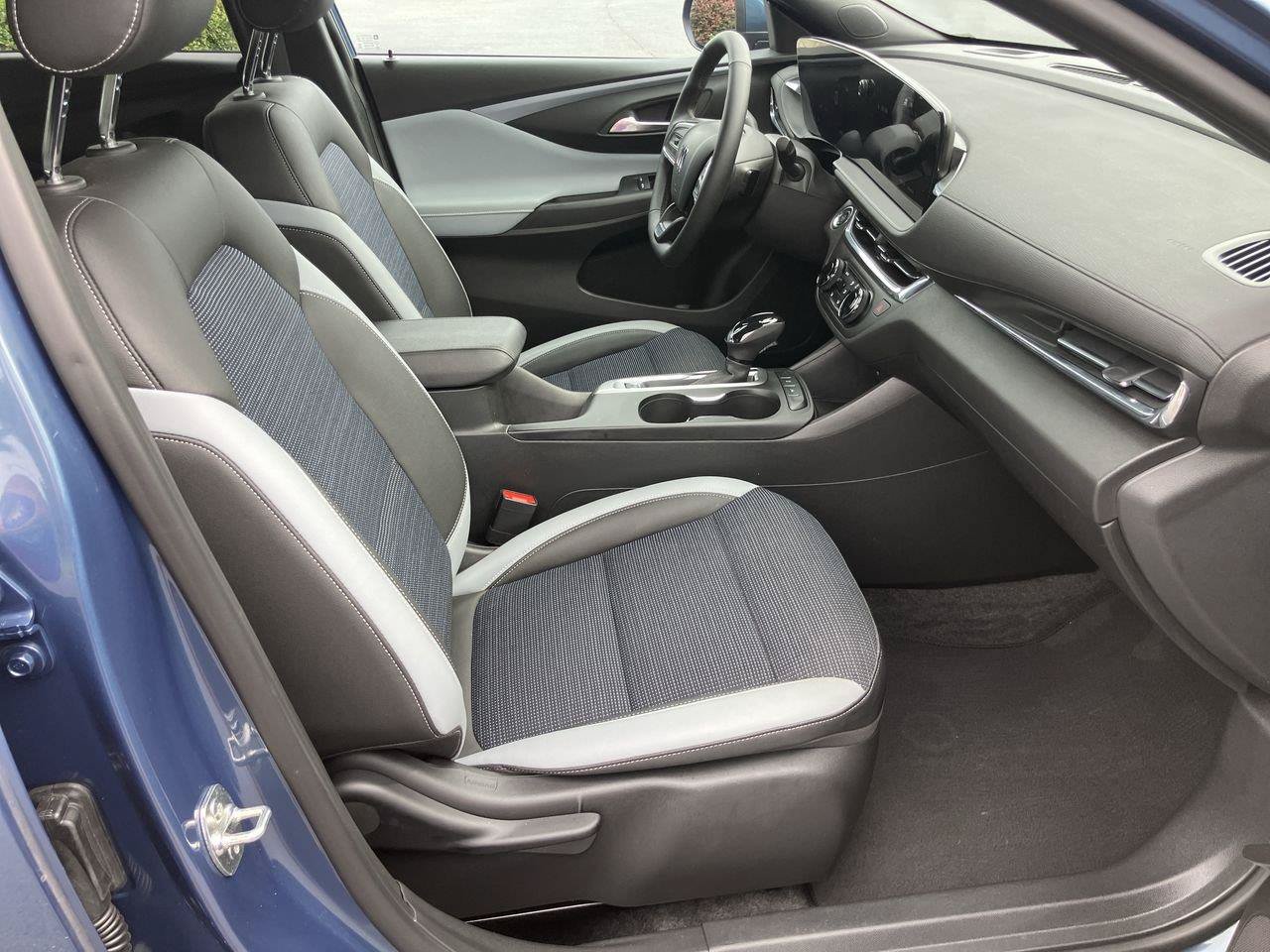 Used 2025 Buick Envista Preferred w/ Convenience I Package FWD image 32