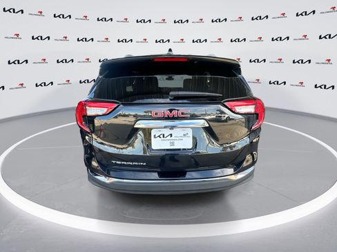 Used 2024 GMC Terrain SLT image 7