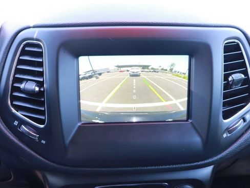 Used 2020 Jeep Compass Latitude FWD image 24