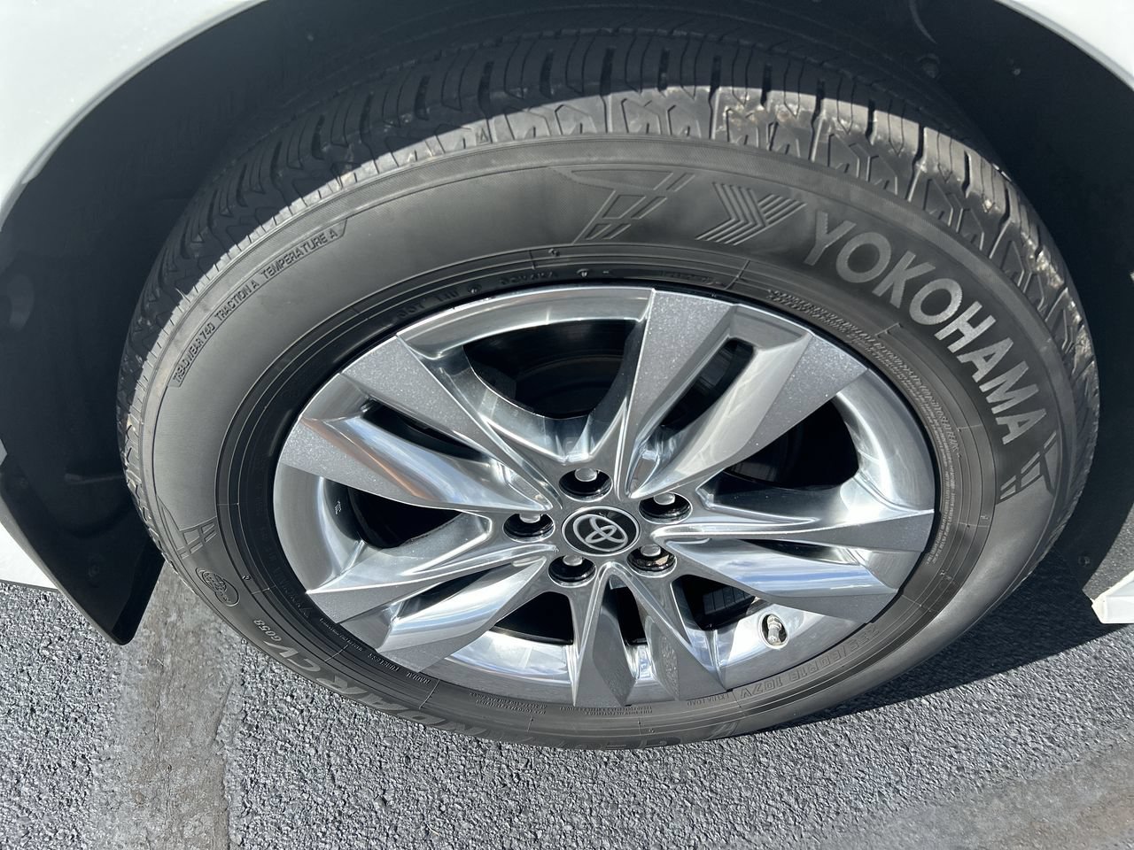 Used 2022 Toyota Sienna XLE w/ XLE Plus Package AWD/4WD image 9