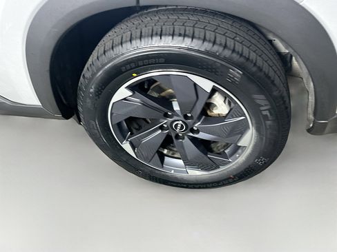 Used 2025 Nissan Rogue SV image 11