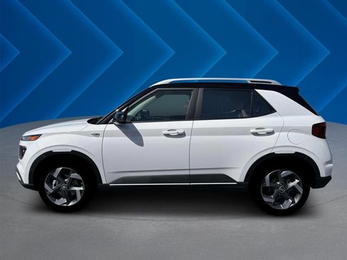 Used 2026 Hyundai Venue SEL image 3