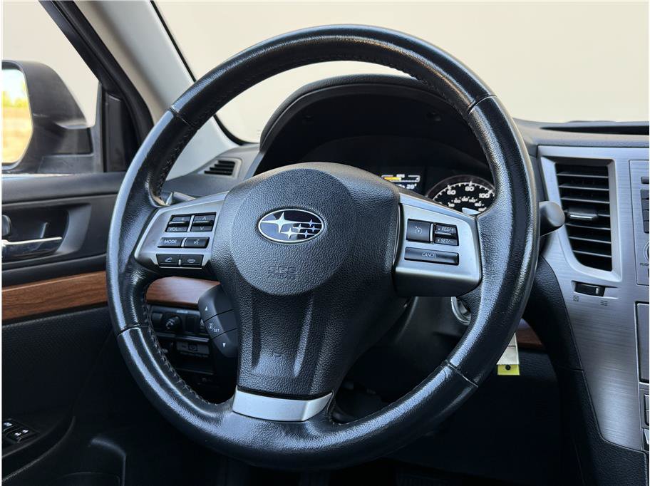 Used 2014 Subaru Outback 2.5i Limited w/ Moonroof Package AWD/4WD image 14