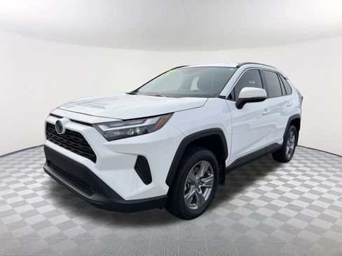 Used 2022 Toyota RAV4 XLE image 3
