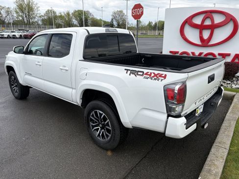 Used 2023 Toyota Tacoma TRD Sport w/ TRD Premium Sport Package AWD/4WD image 5