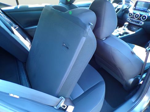 Used 2025 Nissan Sentra SV FWD image 8
