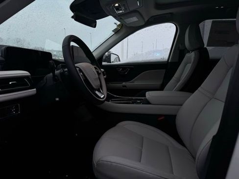 New 2026 Lincoln Aviator AWD w/ Jet Appearance Package image 19