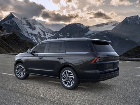 New 2026 Lincoln Navigator Reserve image 4
