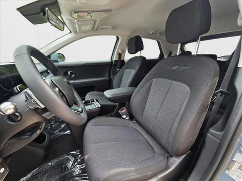 New 2025 Hyundai Ioniq 5 SE image 4