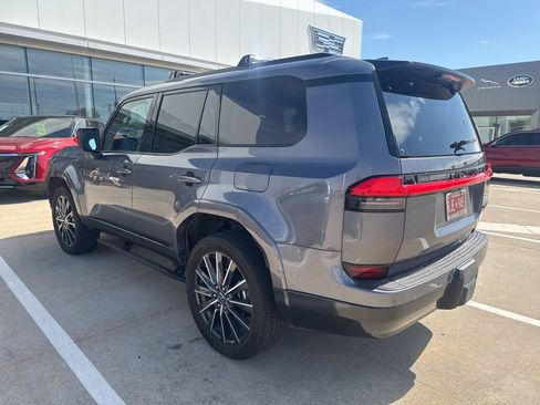 Used 2024 Lexus GX 550 w/ Accessory Package (Z1) image 2