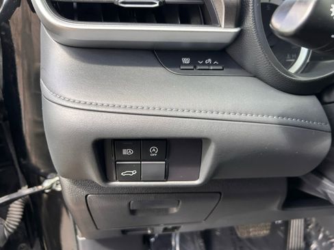 Used 2023 Toyota Highlander LE AWD/4WD image 13