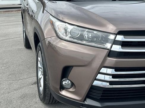 Used 2018 Toyota Highlander Limited FWD image 13