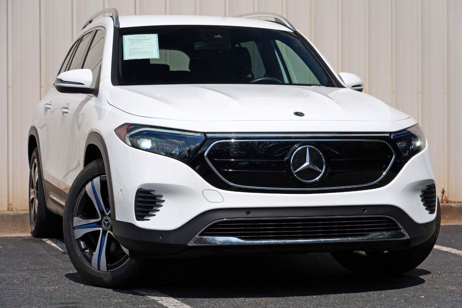 Used 2023 Mercedes-Benz EQB 300 4MATIC w/ Exclusive Package image 3