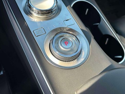 Used 2023 Genesis Electrified GV70 image 32