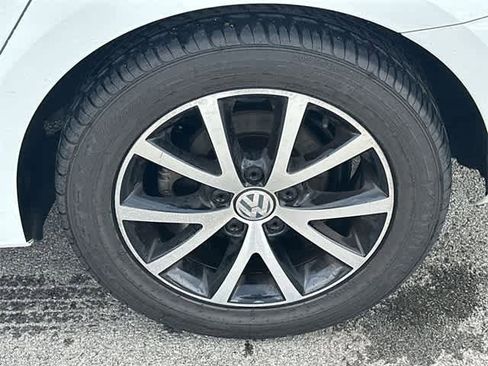 Used 2017 Volkswagen Jetta SE image 5