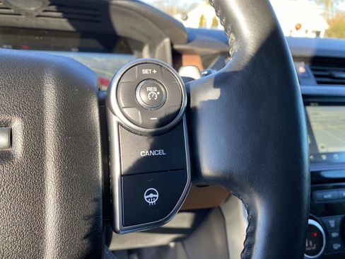 Used 2018 Land Rover Discovery HSE Luxury image 16