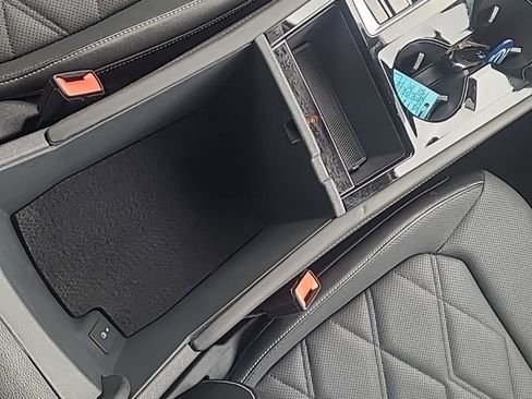 Used 2025 Volkswagen Atlas SE image 15