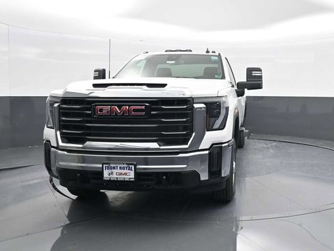 Used 2025 GMC Sierra 2500 Pro w/ Convenience Package image 3