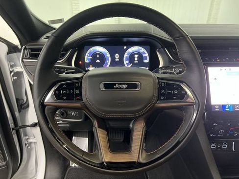 Used 2025 Jeep Grand Cherokee Summit AWD/4WD image 11