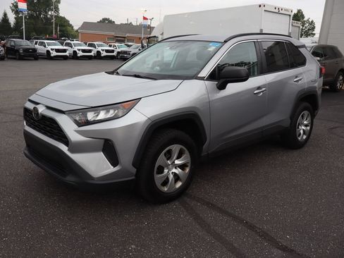 Used 2021 Toyota RAV4 LE AWD/4WD image 2