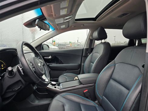 Used 2020 Kia Niro EX Premium w/ Cold Weather Package image 12