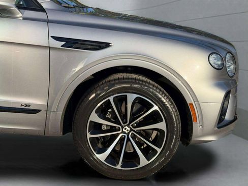 Certified 2022 Bentley Bentayga image 6