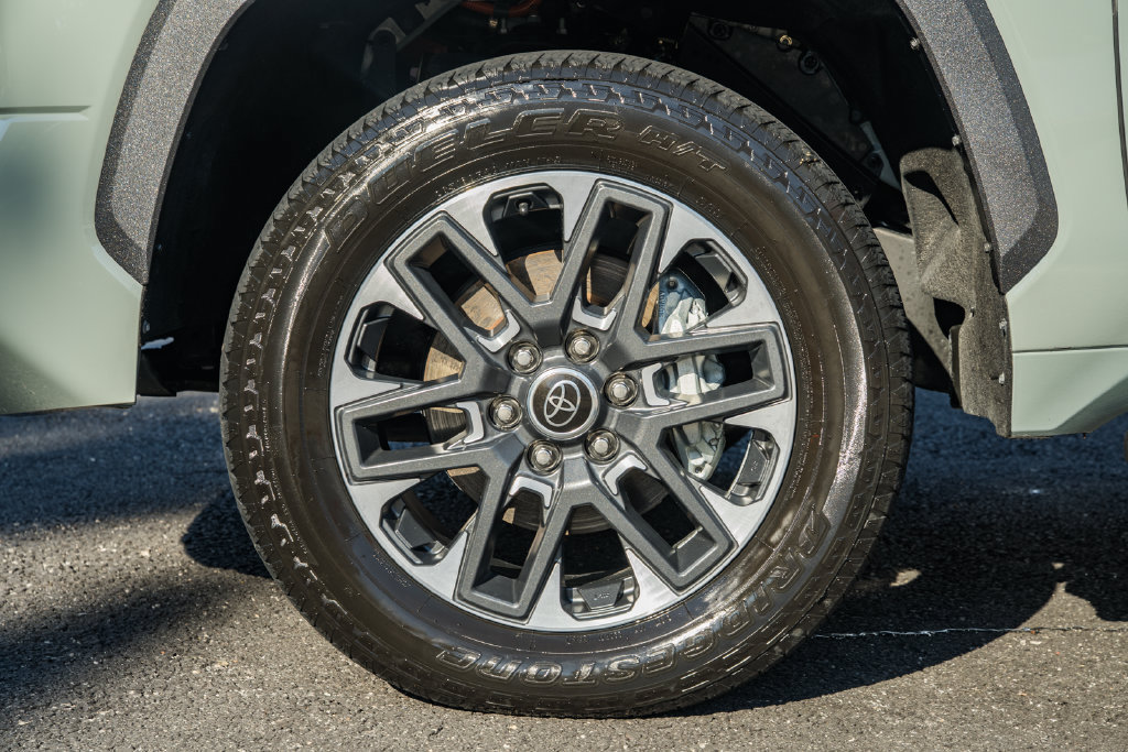 Used 2024 Toyota Tundra Limited AWD/4WD image 19