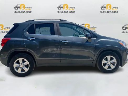Used 2017 Chevrolet Trax LT w/ LT Convenience Package FWD image 4