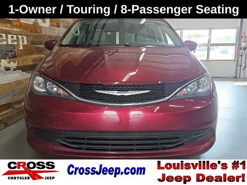 Used 2017 Chrysler Pacifica Touring FWD image 3
