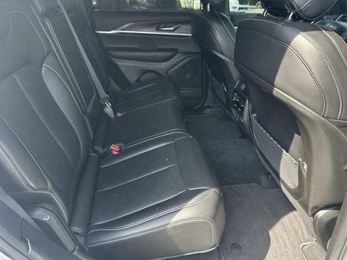 Certified 2025 Jeep Grand Cherokee Limited w/ Luxury Tech Group II image 20