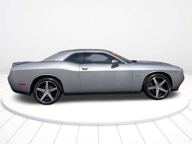 Used 2018 Dodge Challenger R/T RWD image 2