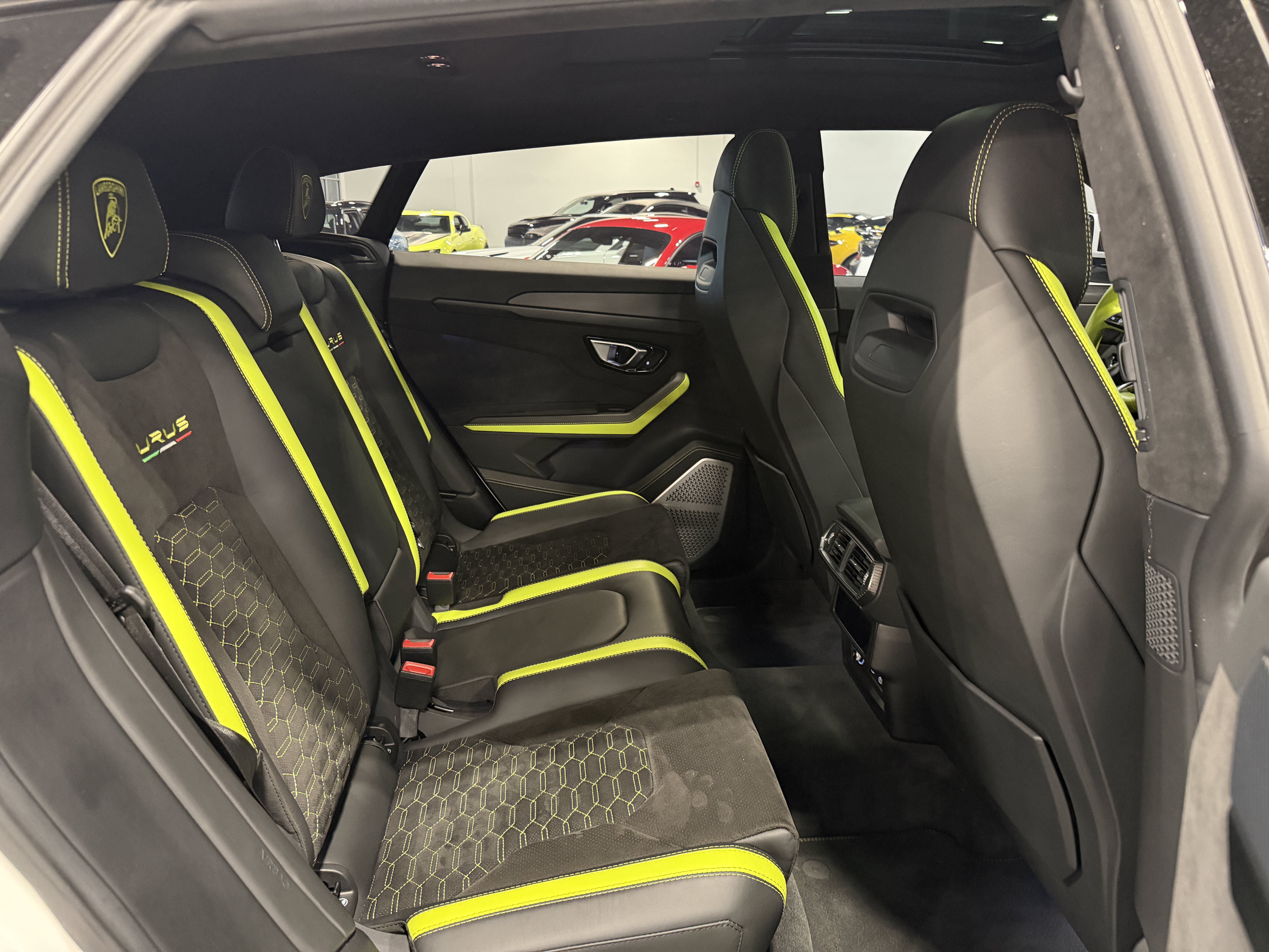 Used 2022 Lamborghini Urus AWD/4WD image 17
