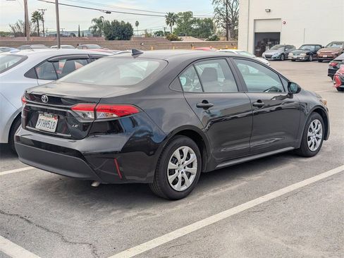 Certified 2025 Toyota Corolla LE image 4