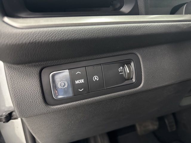 Used 2026 Chevrolet Traverse LT FWD image 11
