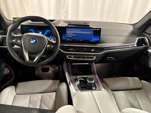Used 2025 BMW X5 xDrive50e AWD/4WD image 4