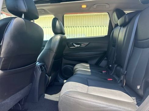 Used 2017 Nissan Rogue SL w/ SL Premium Package AWD/4WD image 14