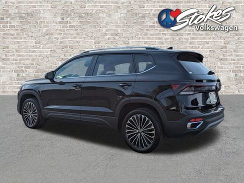 Certified 2025 Volkswagen Taos SE FWD image 6