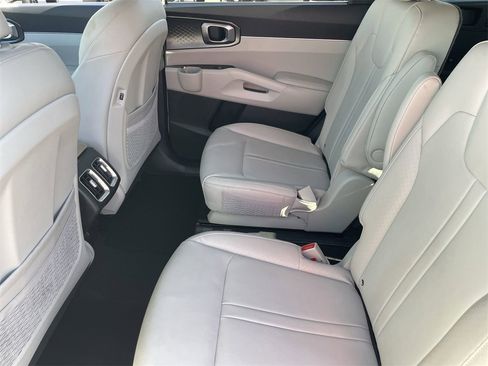 Certified 2025 Kia Sorento EX w/ EX Panoramic Sunroof Package image 16