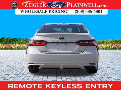 Used 2022 Toyota Camry SE image 4