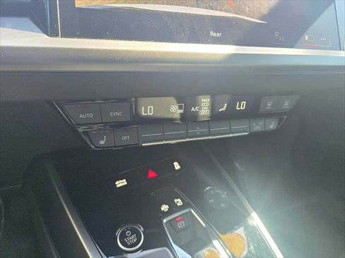 Used 2024 Audi Q4 e-tron Prestige image 31