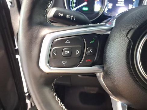Used 2022 Jeep Wrangler Unlimited Sahara w/ Cold Weather Group AWD/4WD image 8