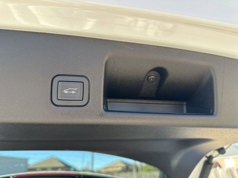 Certified 2025 Chevrolet Equinox EV LT image 28