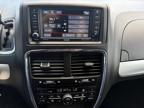 Used 2017 Dodge Grand Caravan GT FWD image 29